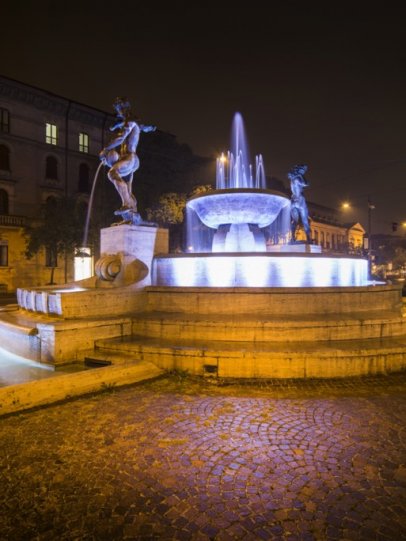 Fontana dei Fiumi, Modena